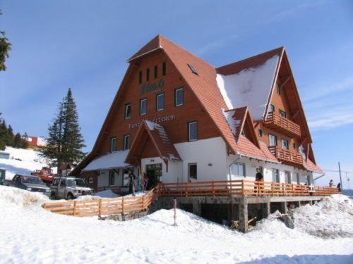 Sugo Panzio Madarasi Hargita Hotel Izvoare  Exterior photo